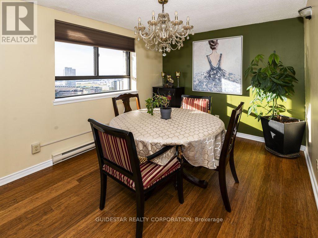 2107 - 470 Laurier Avenue W