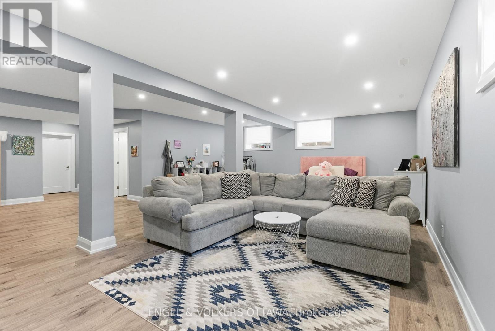 640 Meadowridge Circle