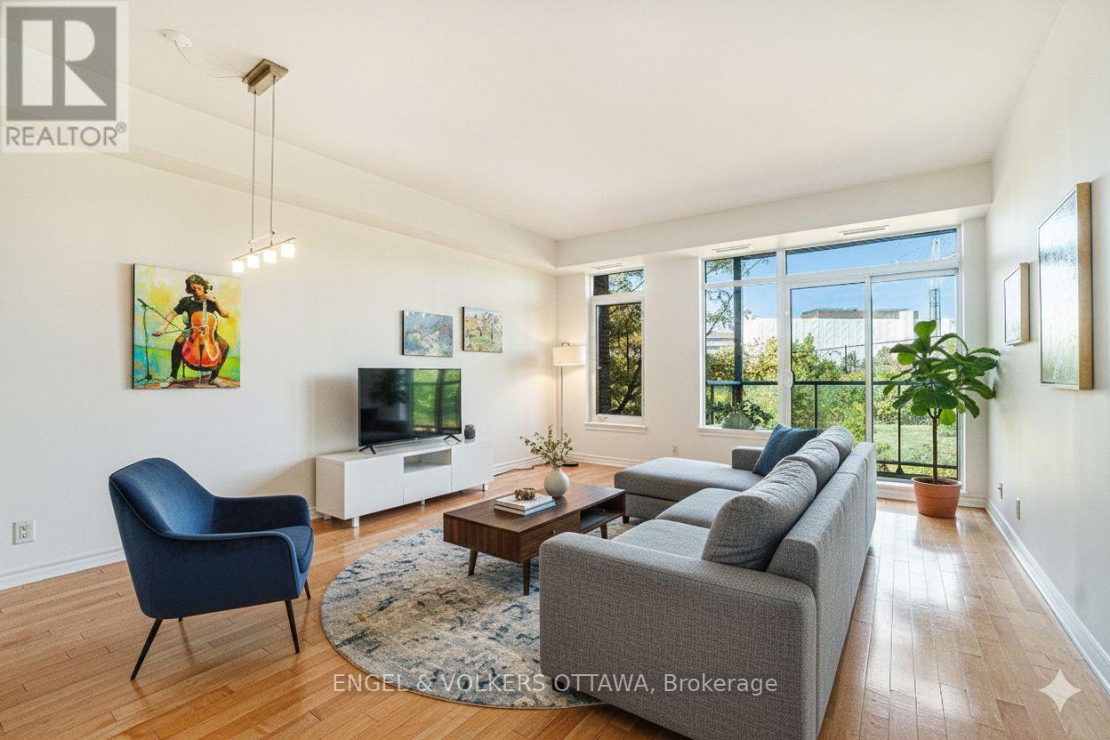 313 - 205 Bolton Street