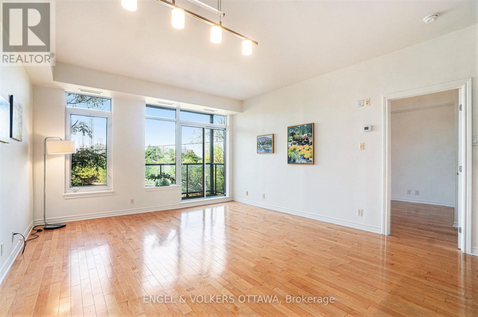 313 - 205 Bolton Street