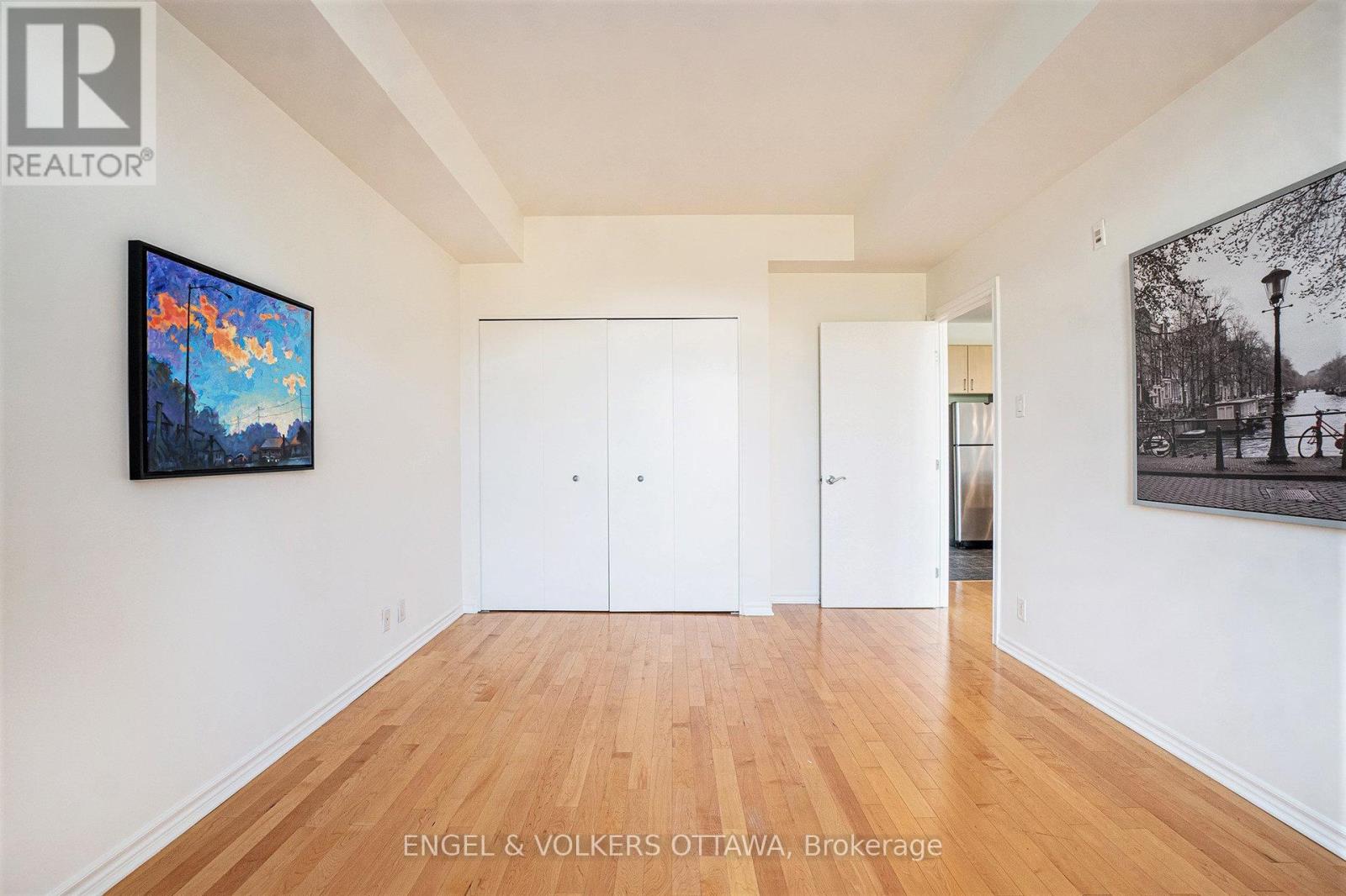 313 - 205 Bolton Street