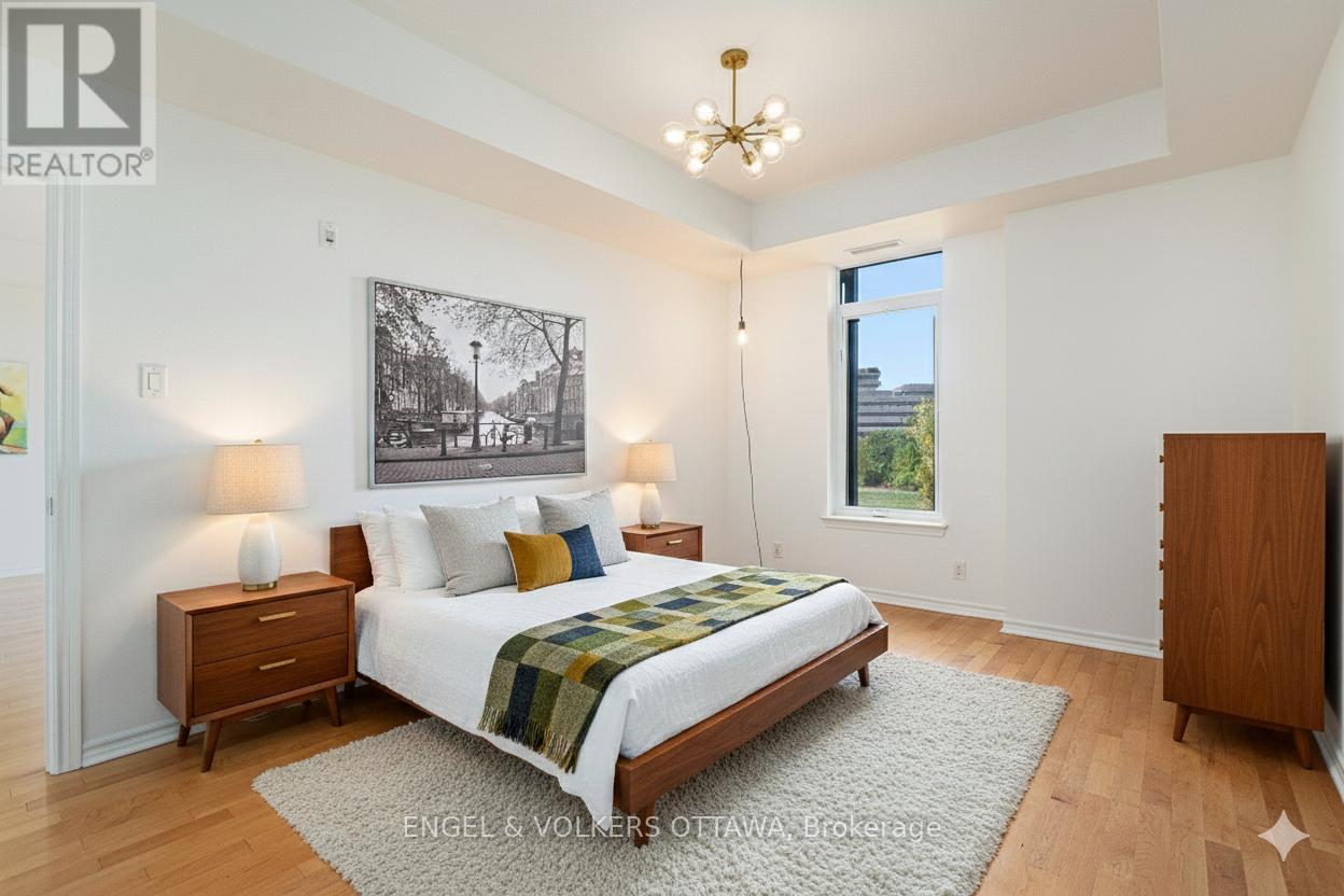 313 - 205 Bolton Street