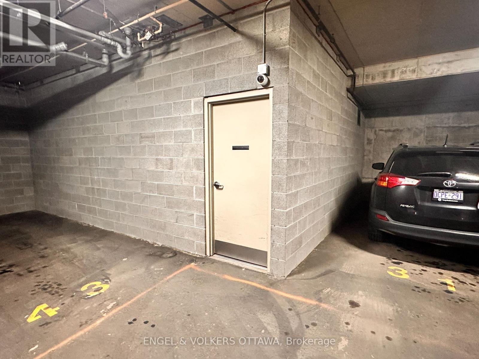 313 - 205 Bolton Street