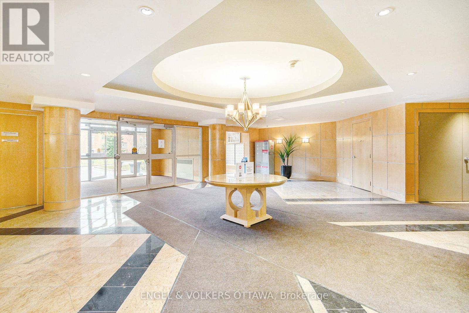 313 - 205 Bolton Street