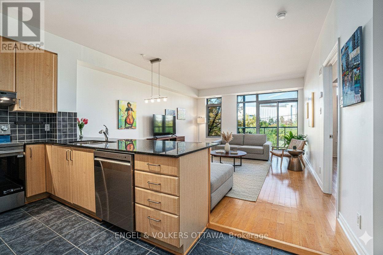 313 - 205 Bolton Street