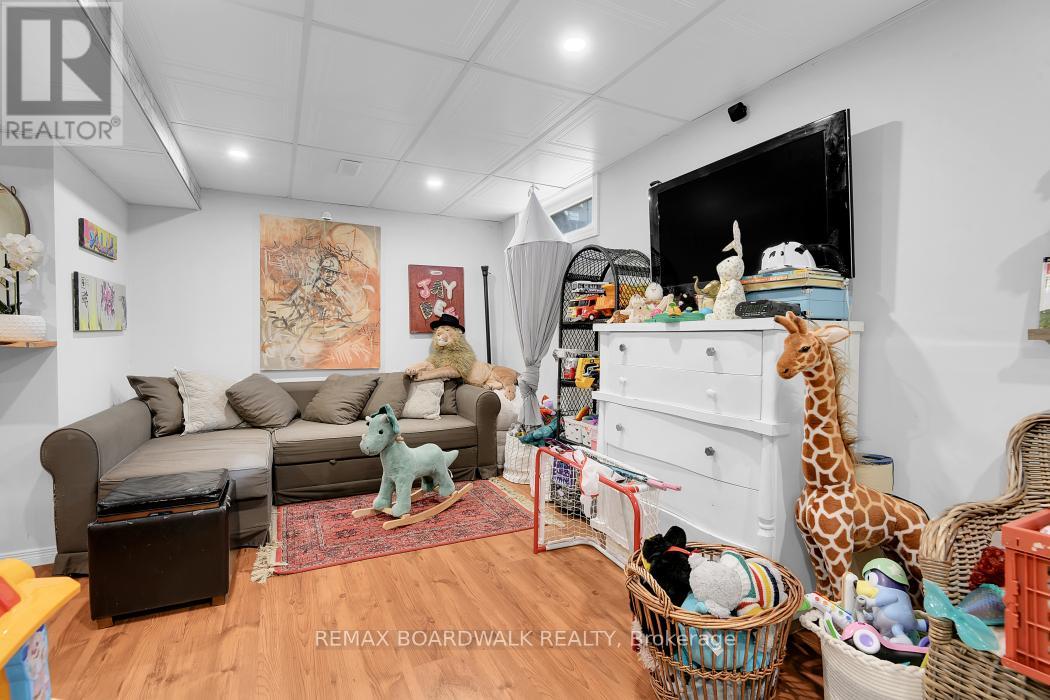 3 - 104 Cheltenham Private