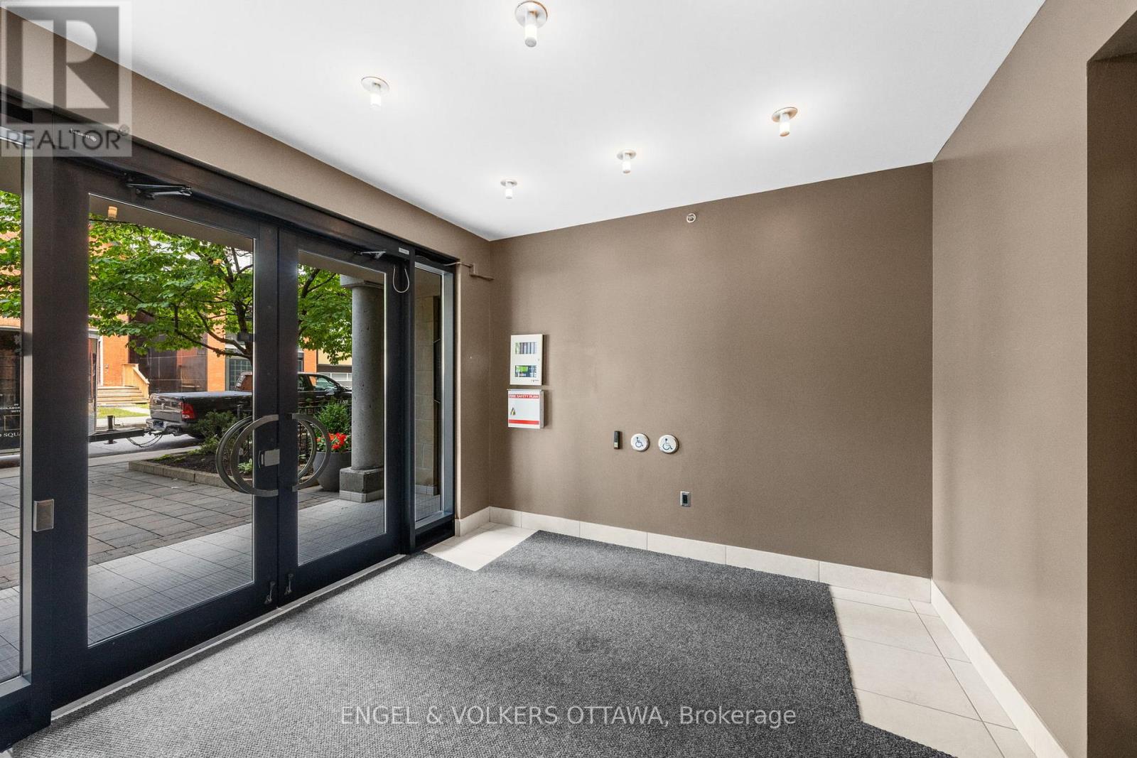 703 - 374 Cooper Street