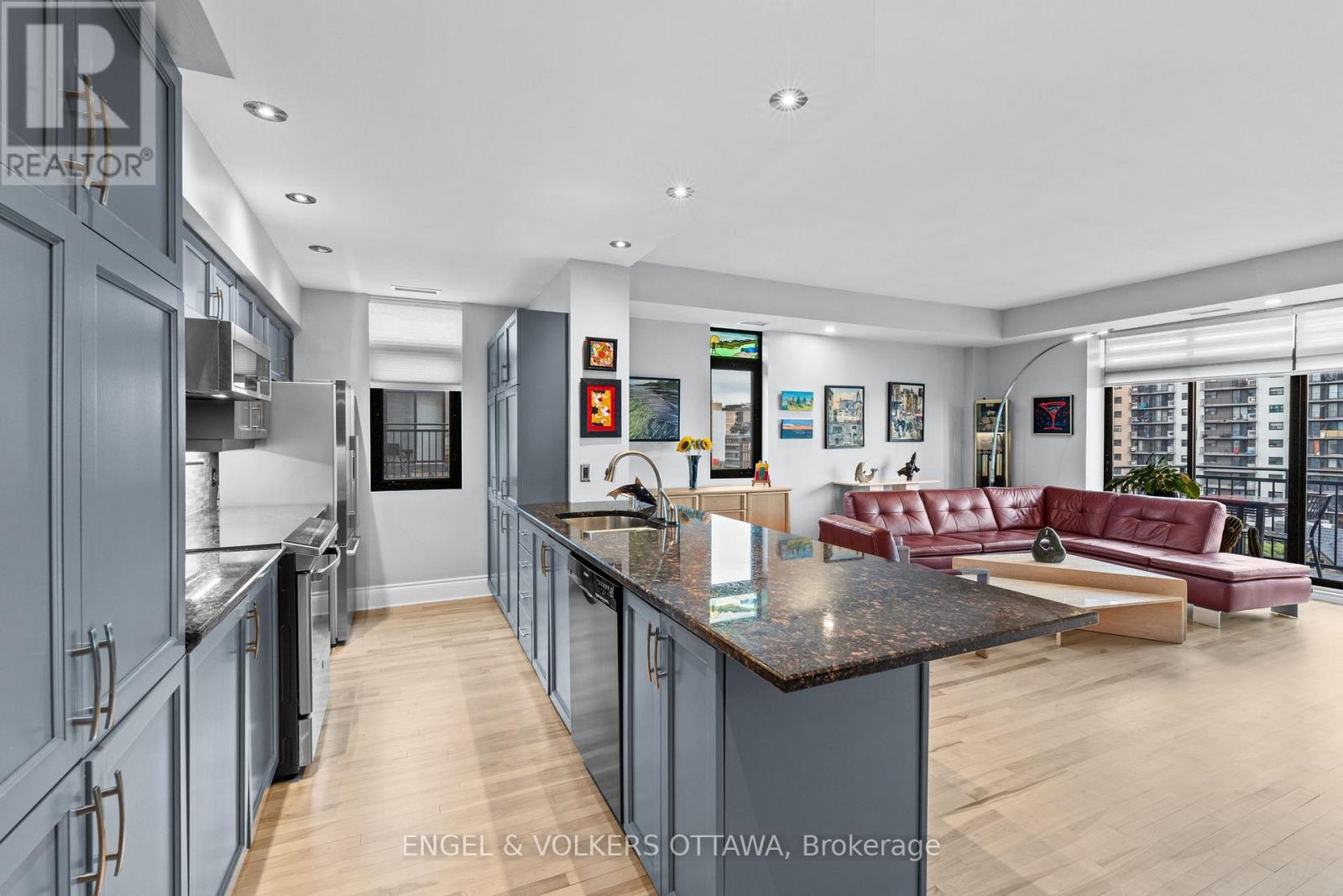 703 - 374 Cooper Street