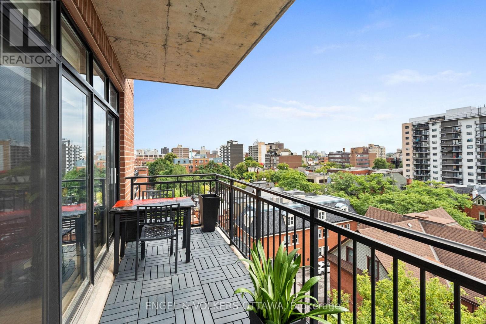 703 - 374 Cooper Street