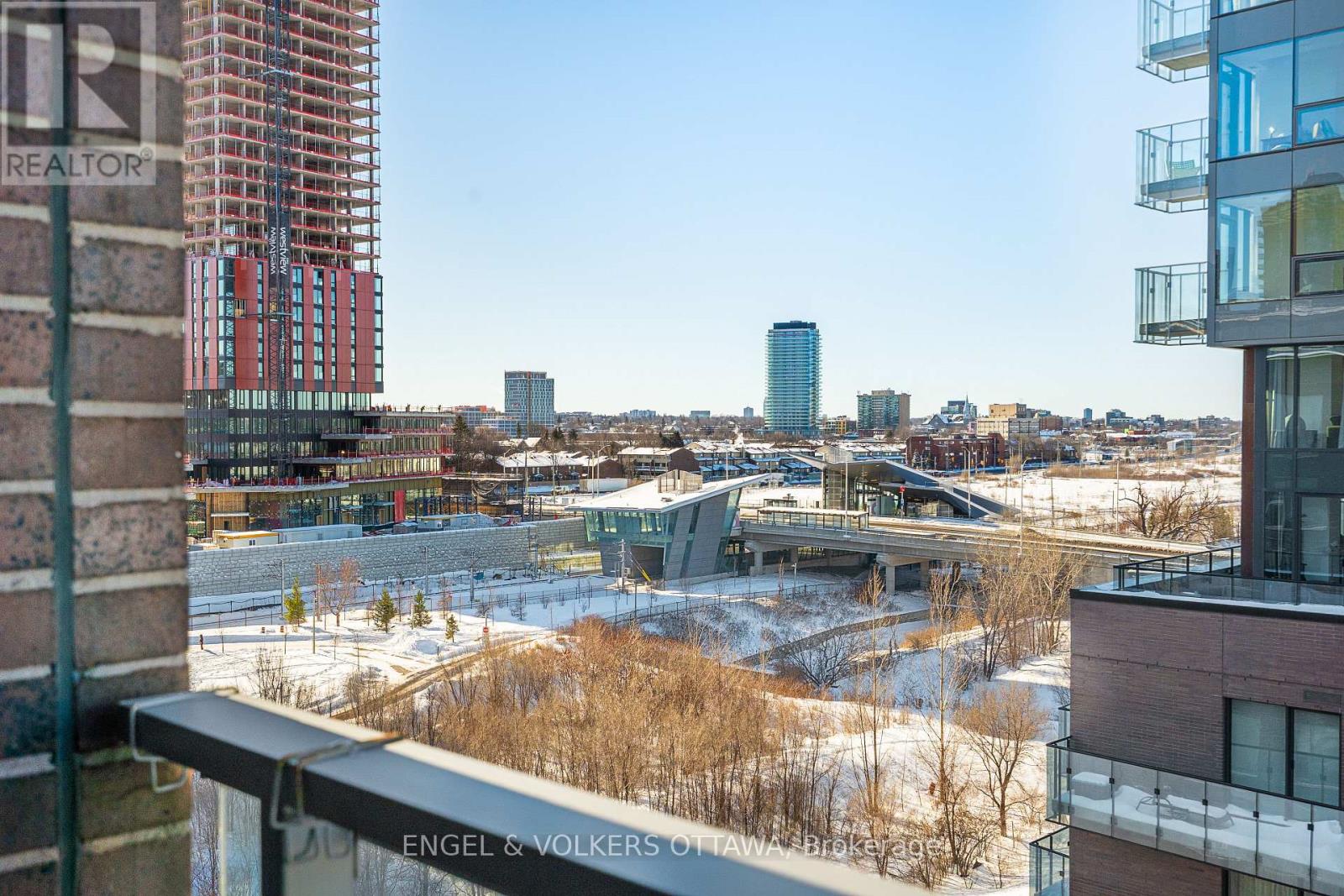 806 - 300 Lett Street