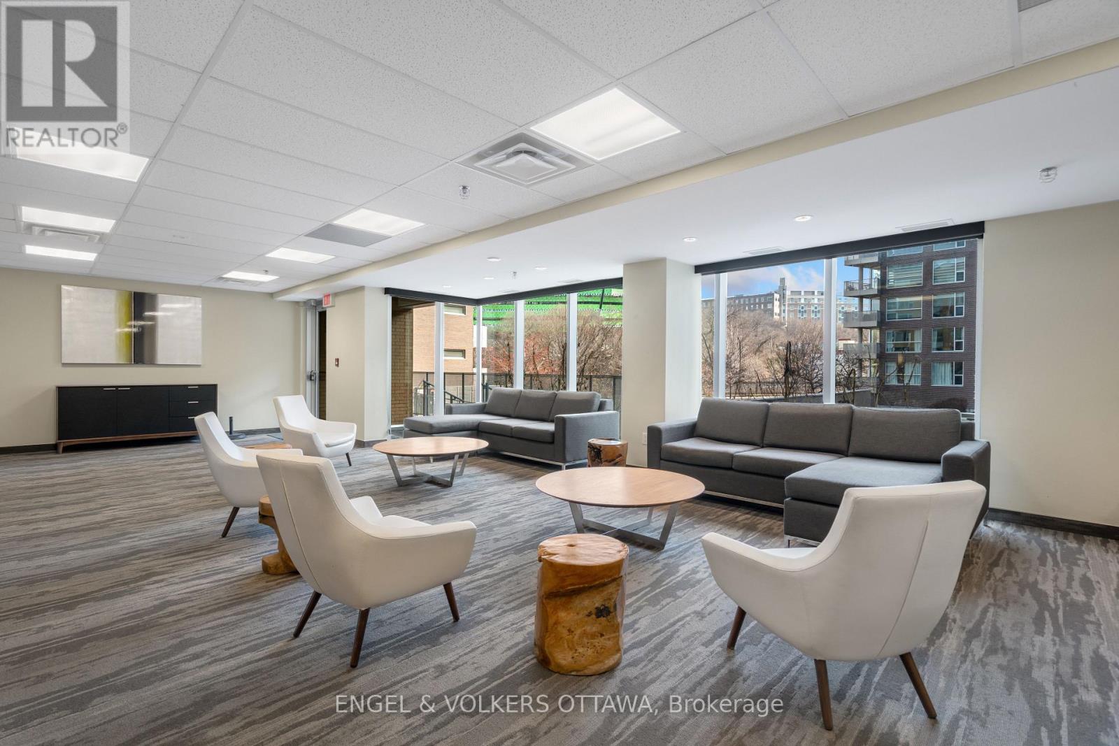 806 - 300 Lett Street