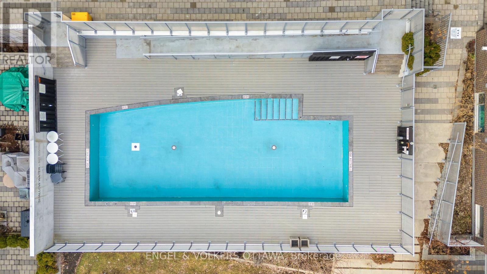 806 - 300 Lett Street