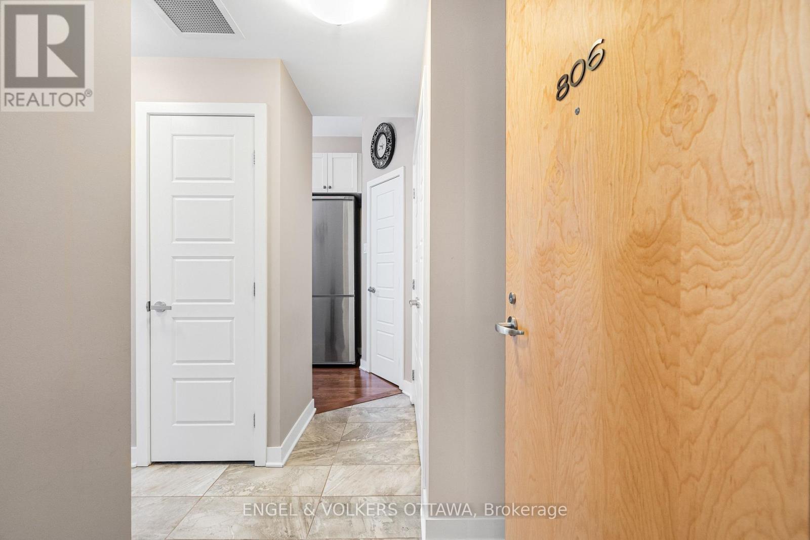 806 - 300 Lett Street