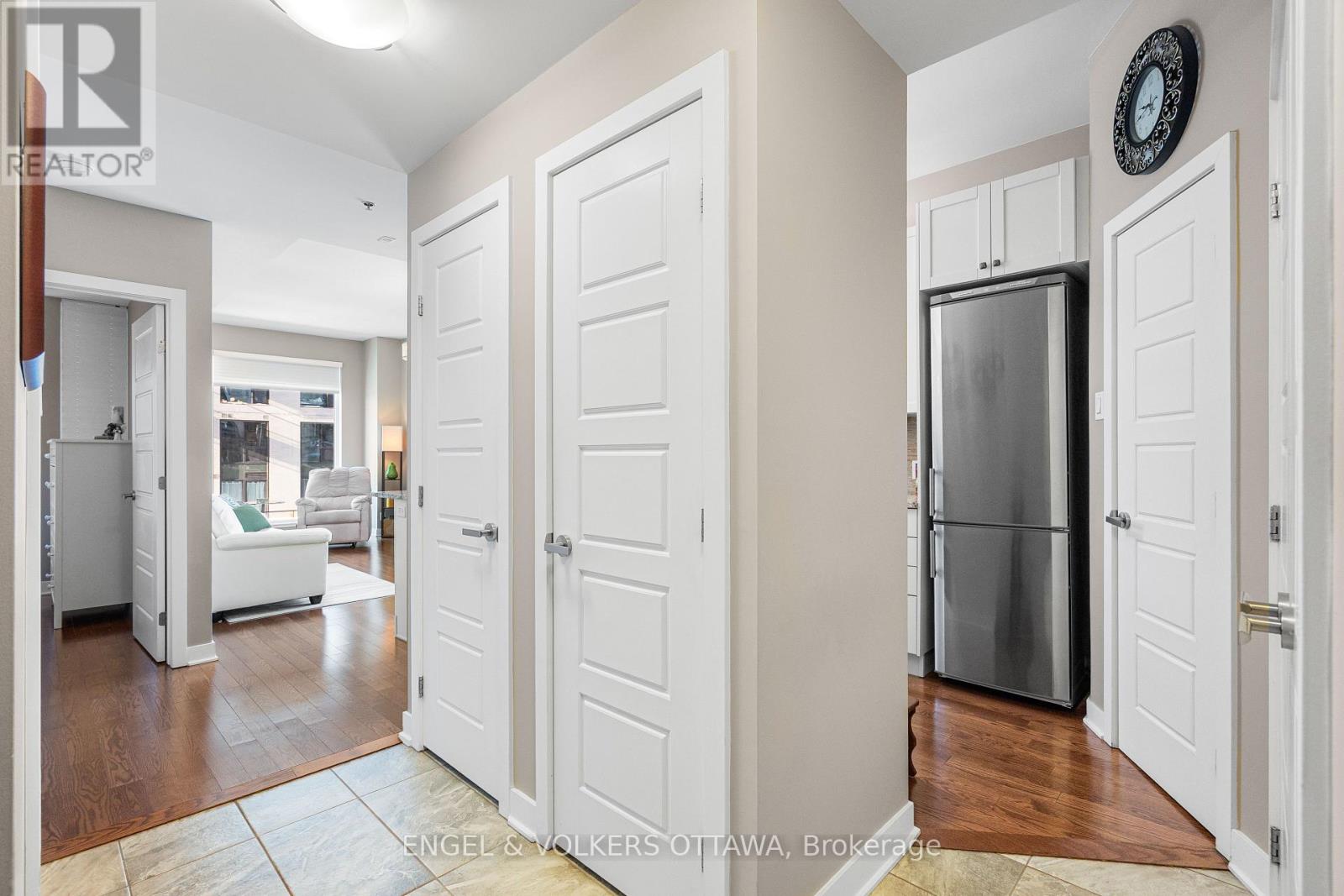 806 - 300 Lett Street