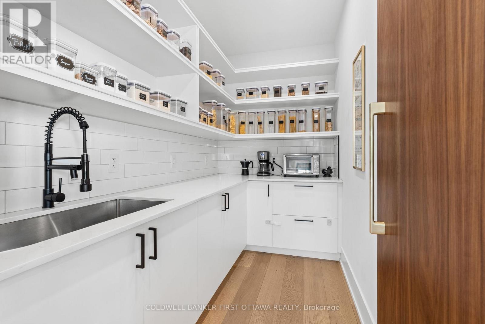 1124 Normandy Crescent