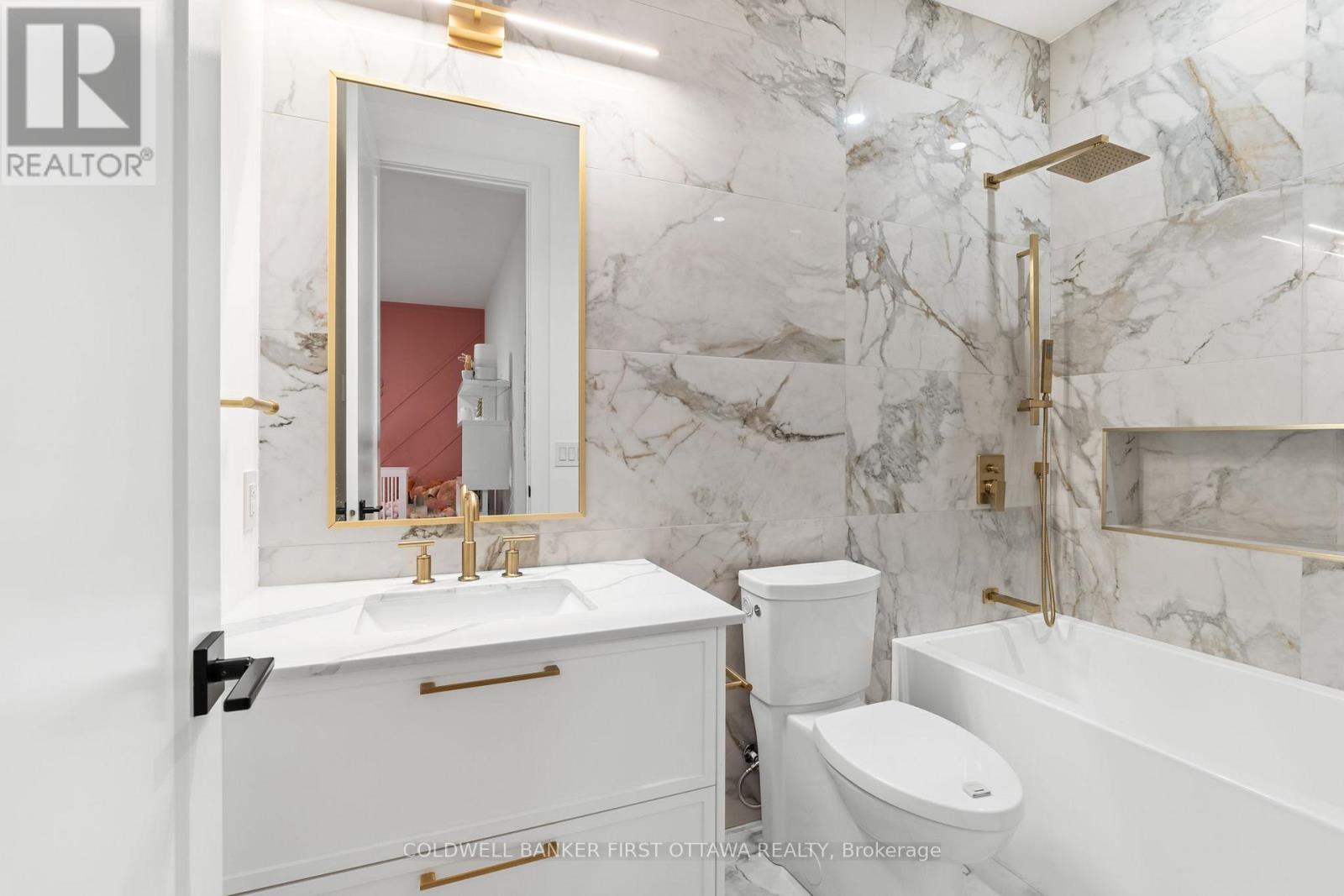 1124 Normandy Crescent