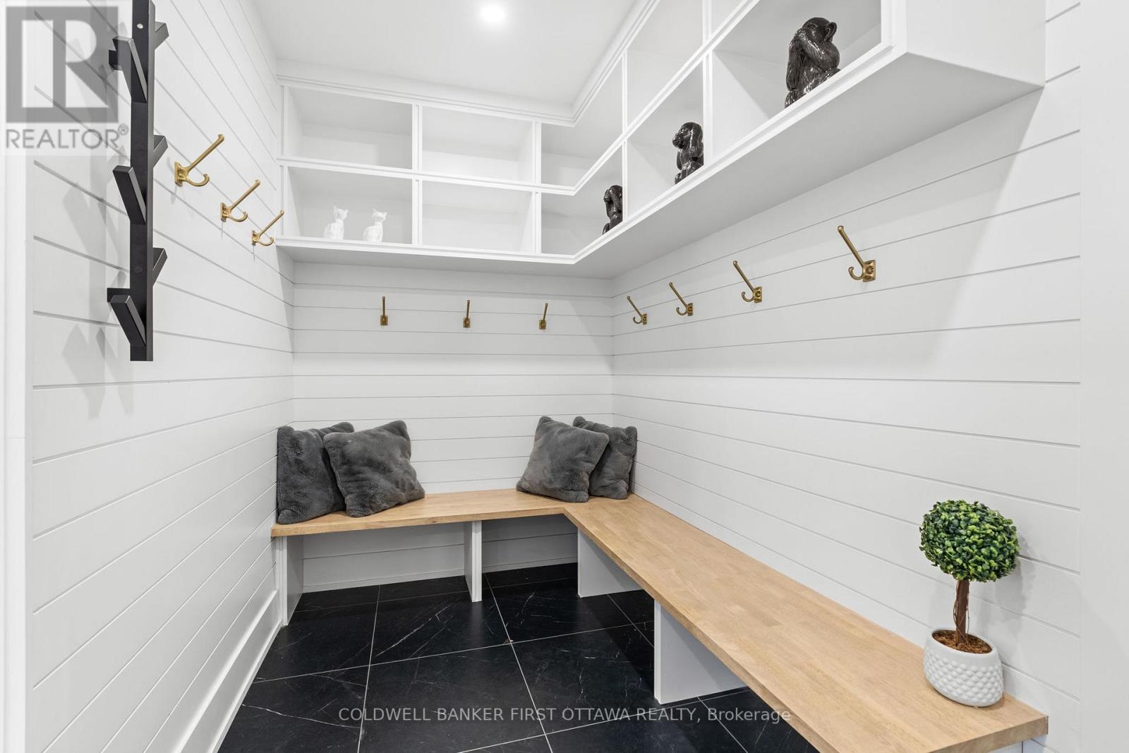 1124 Normandy Crescent