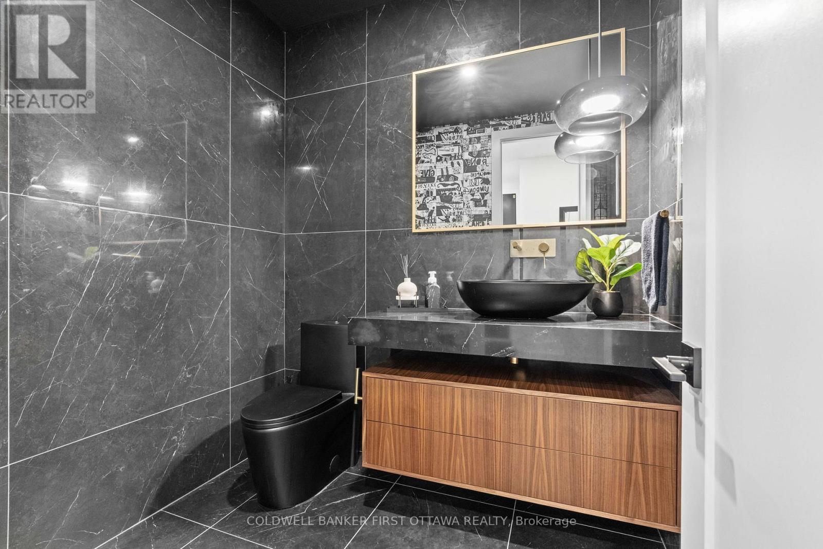 1124 Normandy Crescent