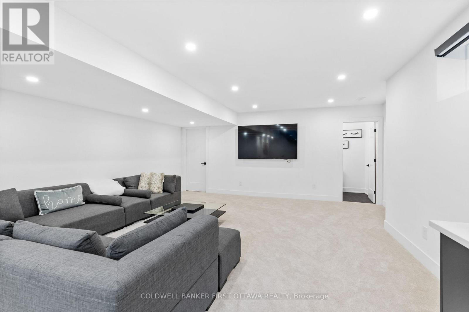 1124 Normandy Crescent