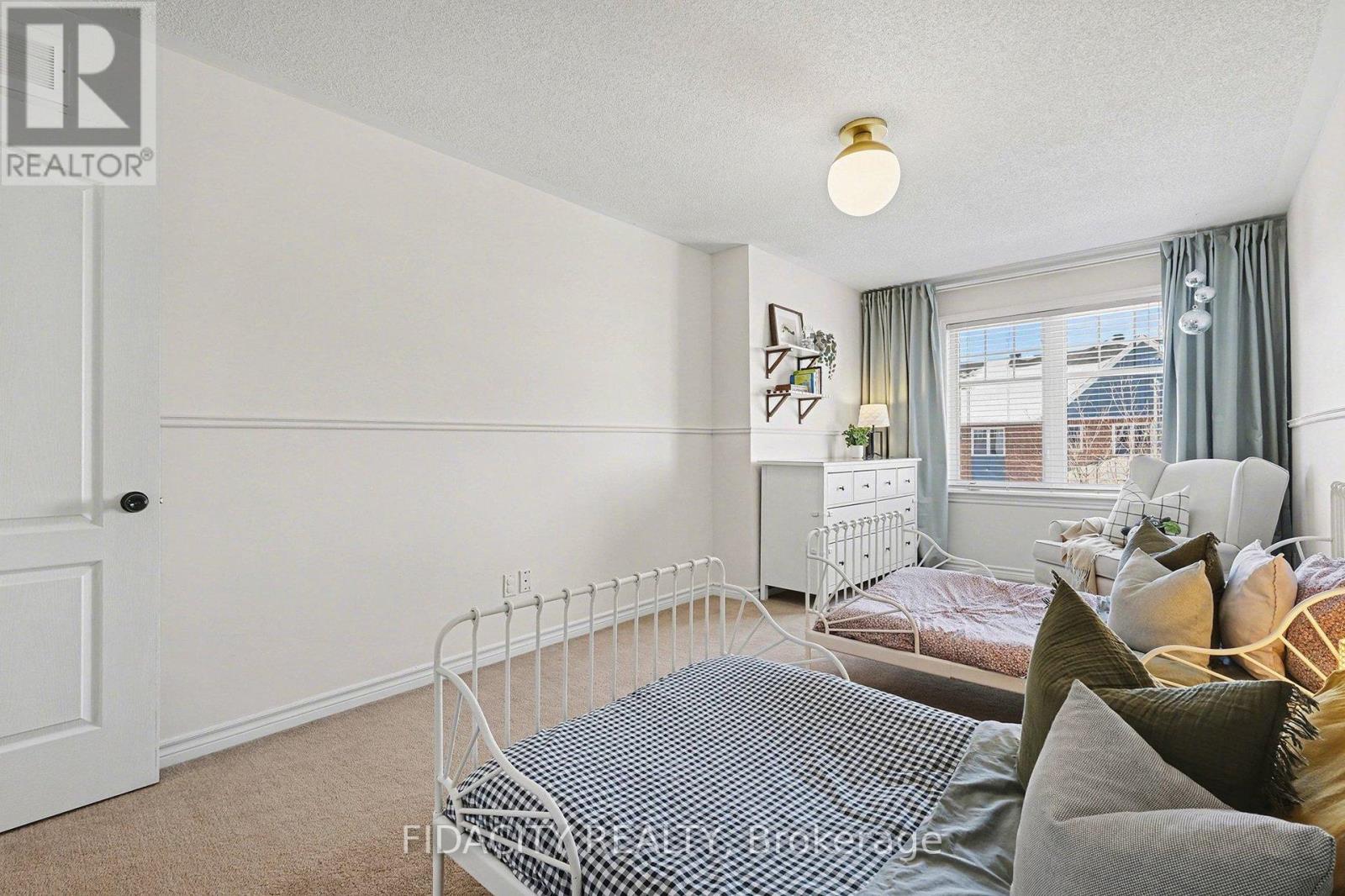 291 Horseshoe Crescent