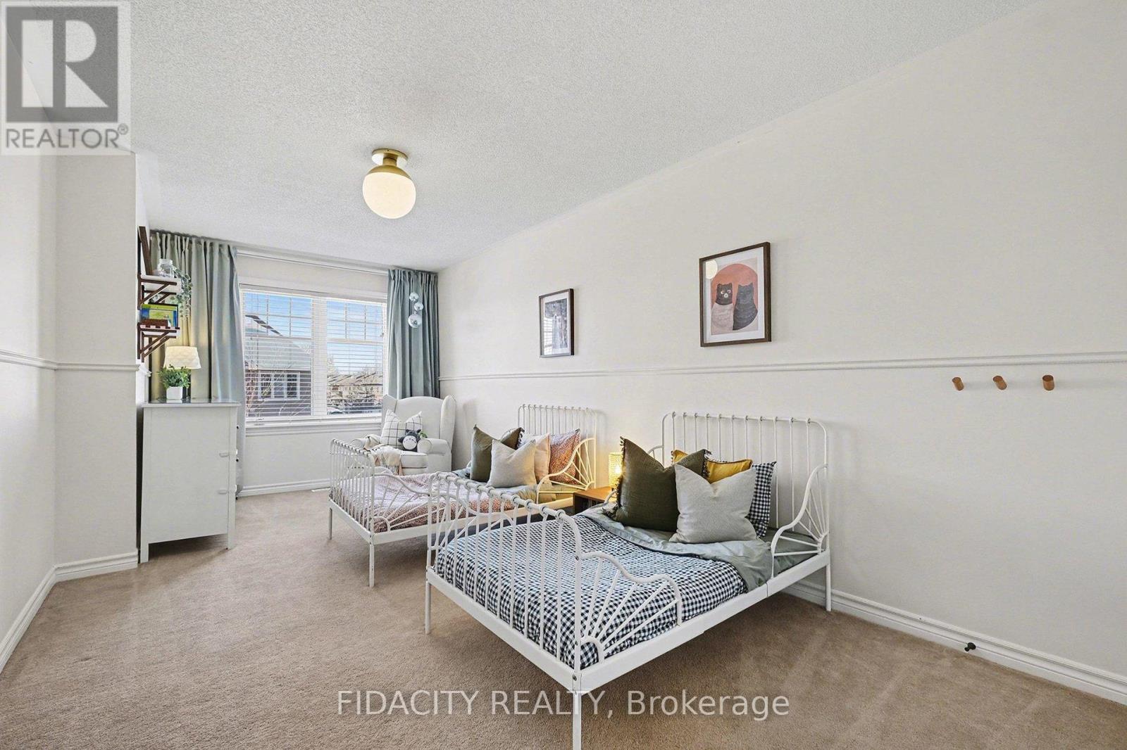 291 Horseshoe Crescent