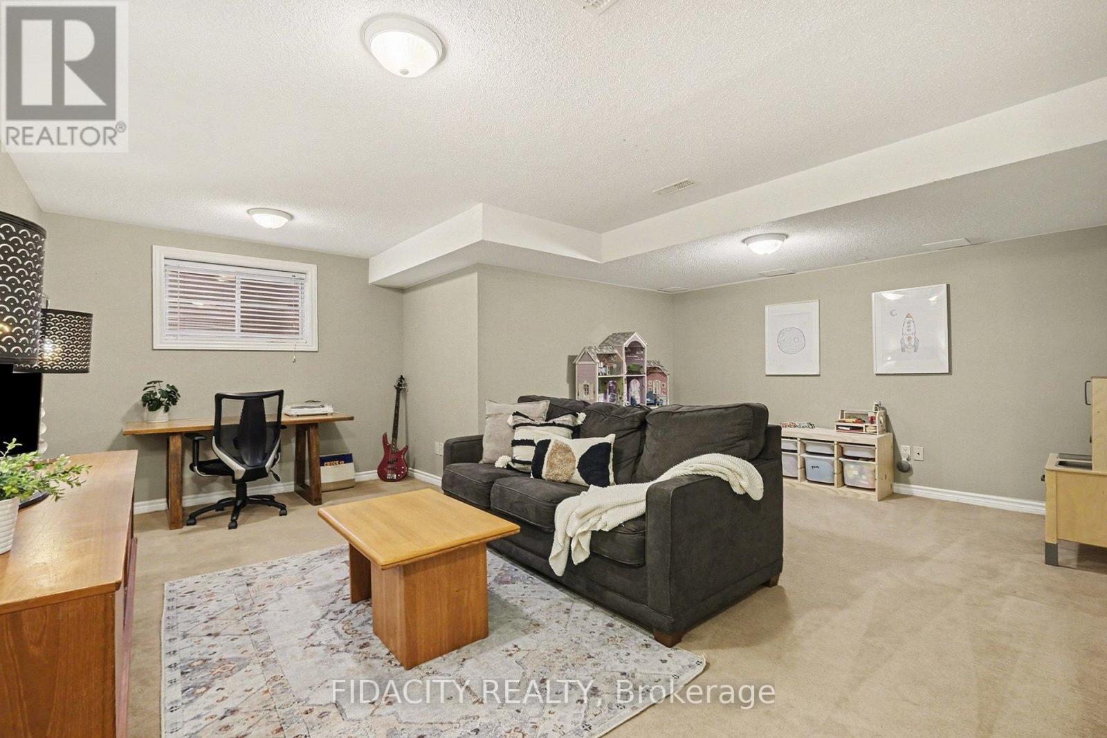 291 Horseshoe Crescent