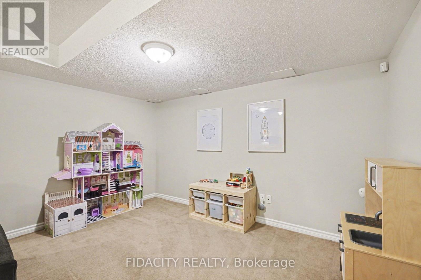 291 Horseshoe Crescent