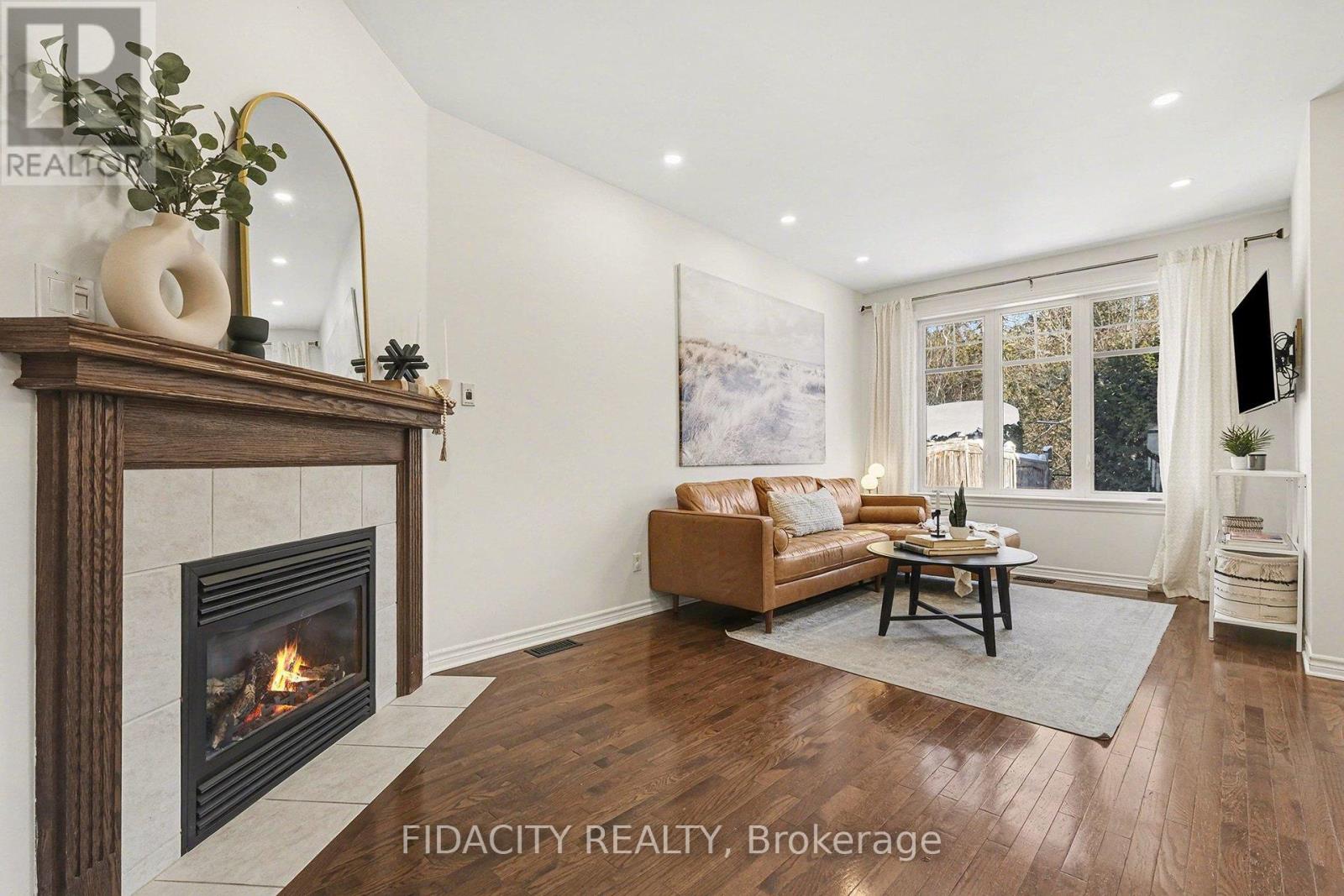 291 Horseshoe Crescent