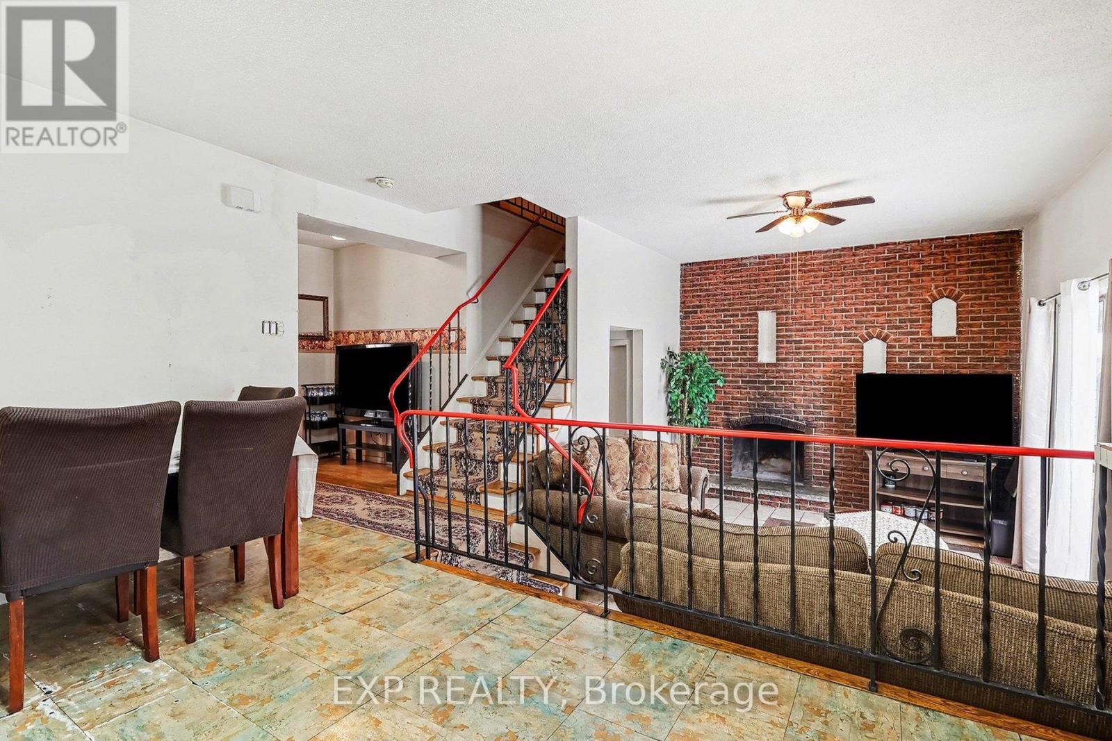 2211 St Laurent Boulevard