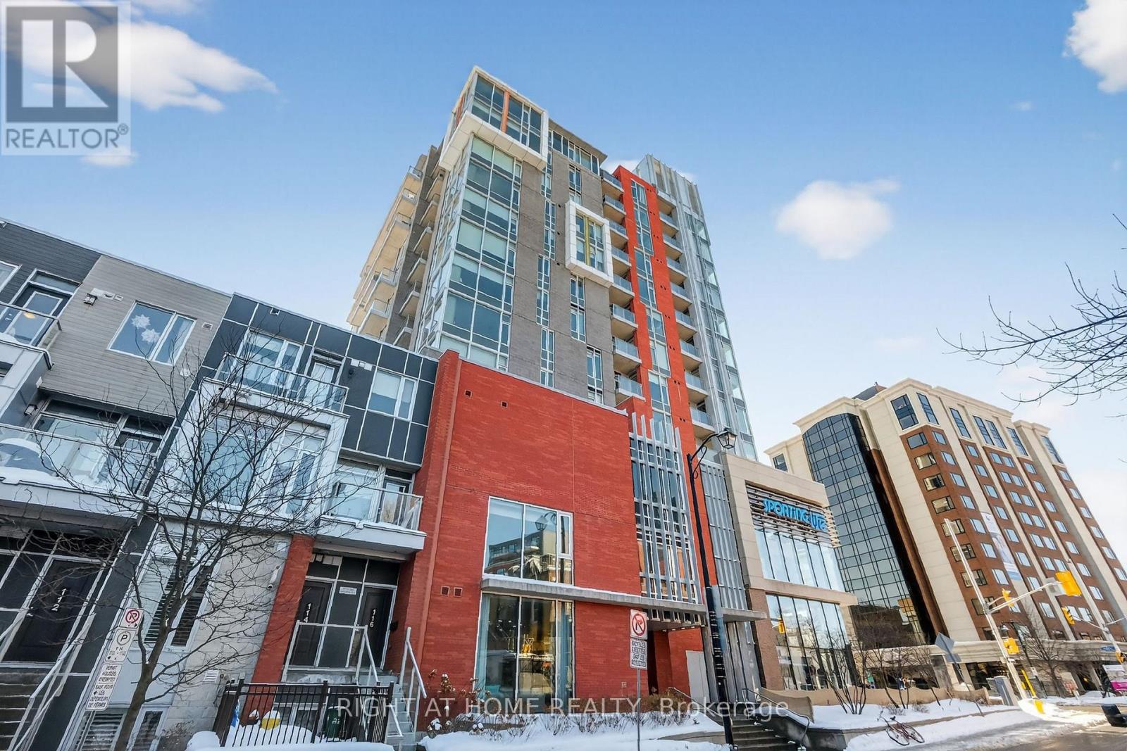 806 - 118 Holmwood Avenue