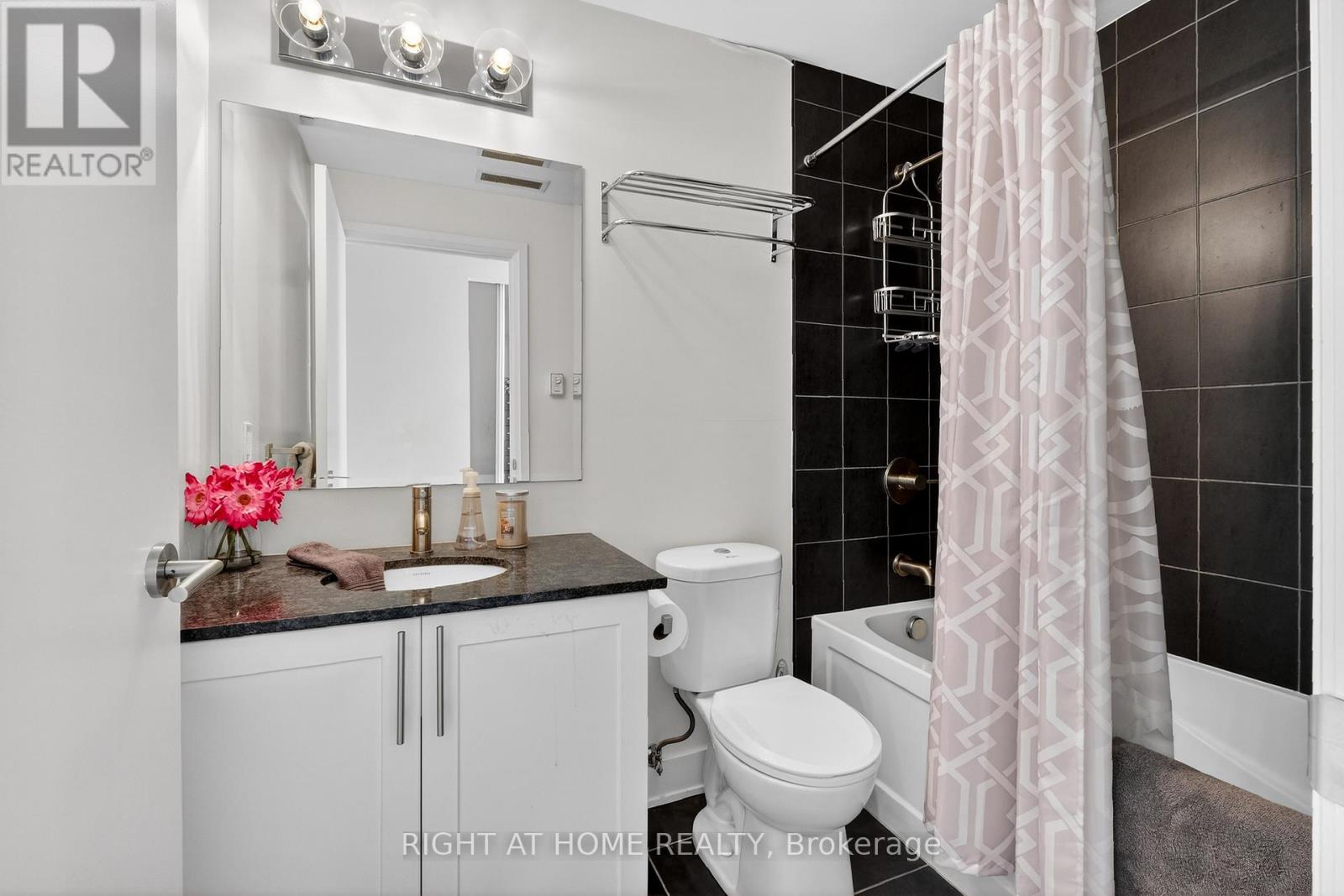 806 - 118 Holmwood Avenue