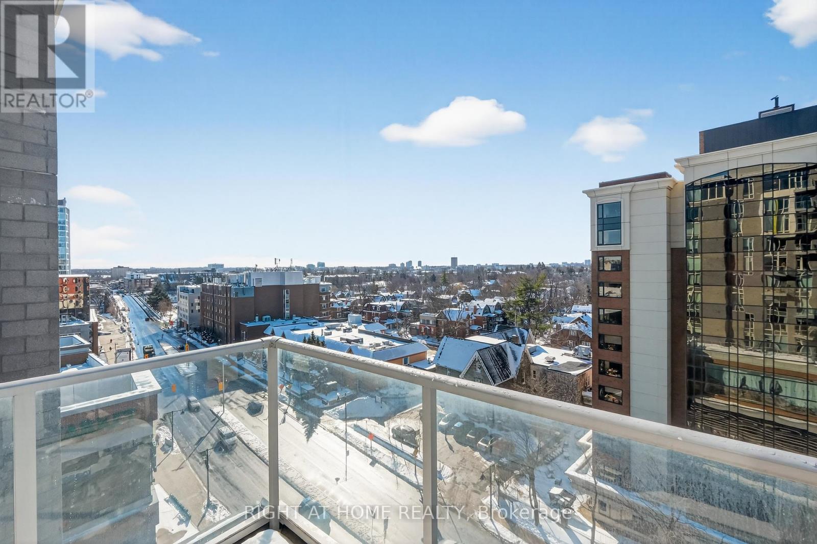 806 - 118 Holmwood Avenue