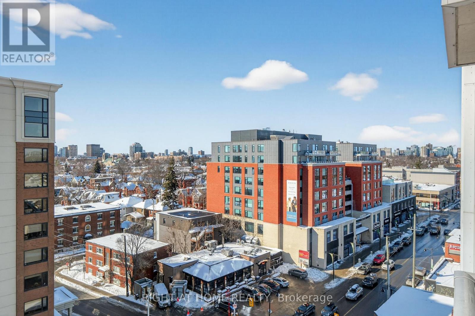 806 - 118 Holmwood Avenue