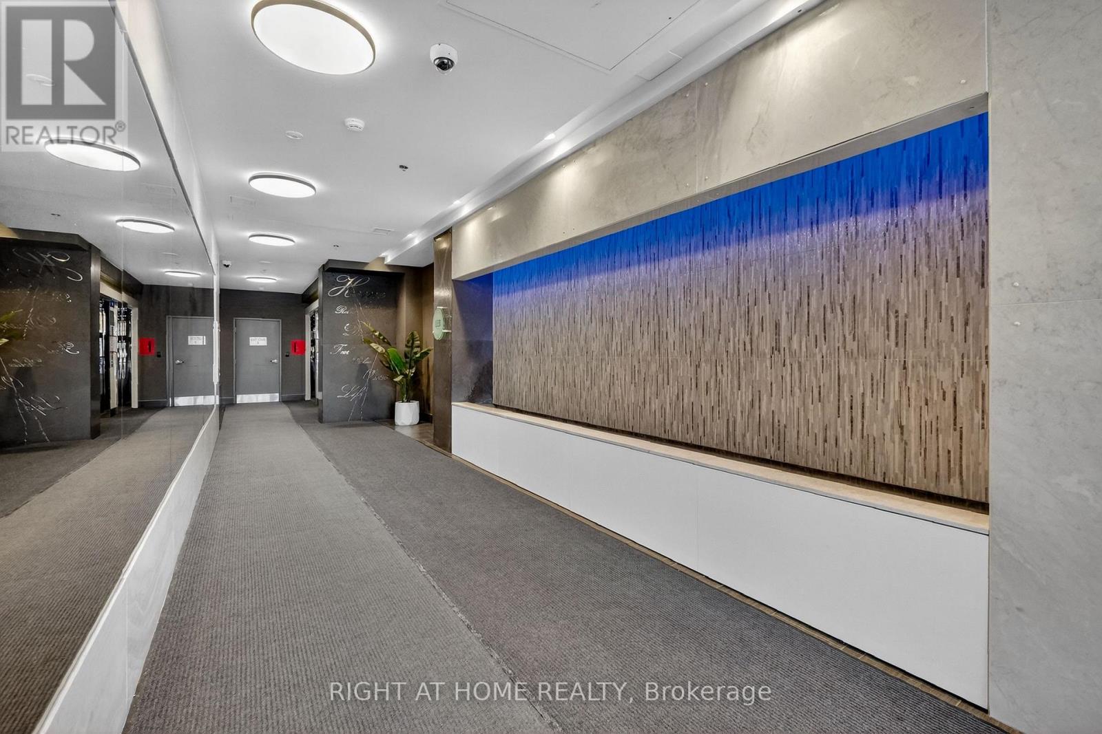 806 - 118 Holmwood Avenue