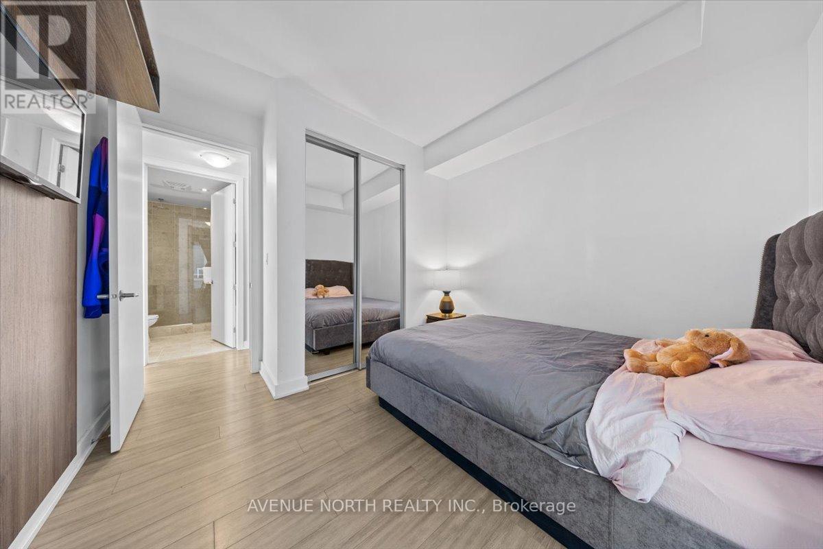 901 - 111 Champagne Avenue S