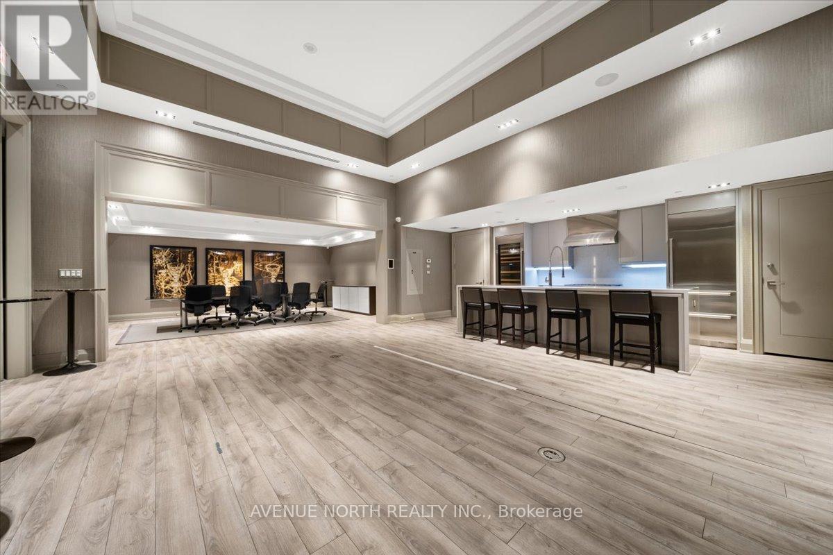 901 - 111 Champagne Avenue S