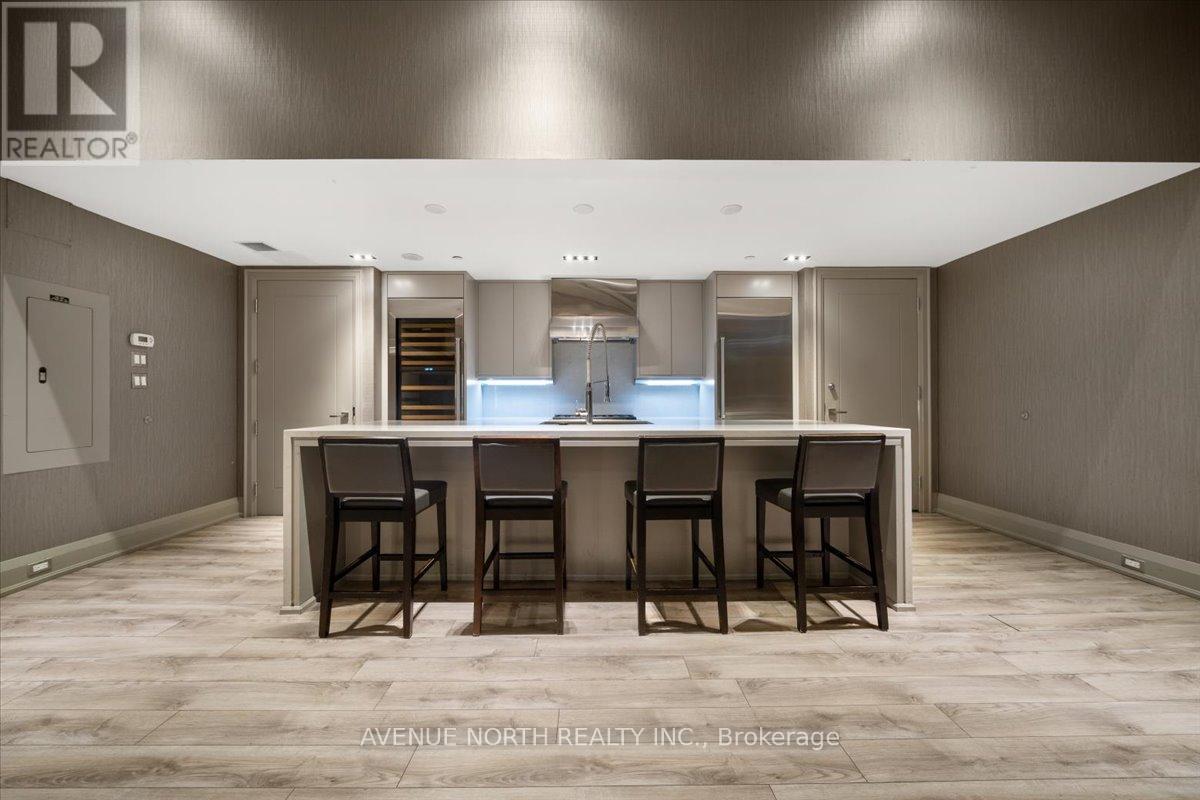 901 - 111 Champagne Avenue S