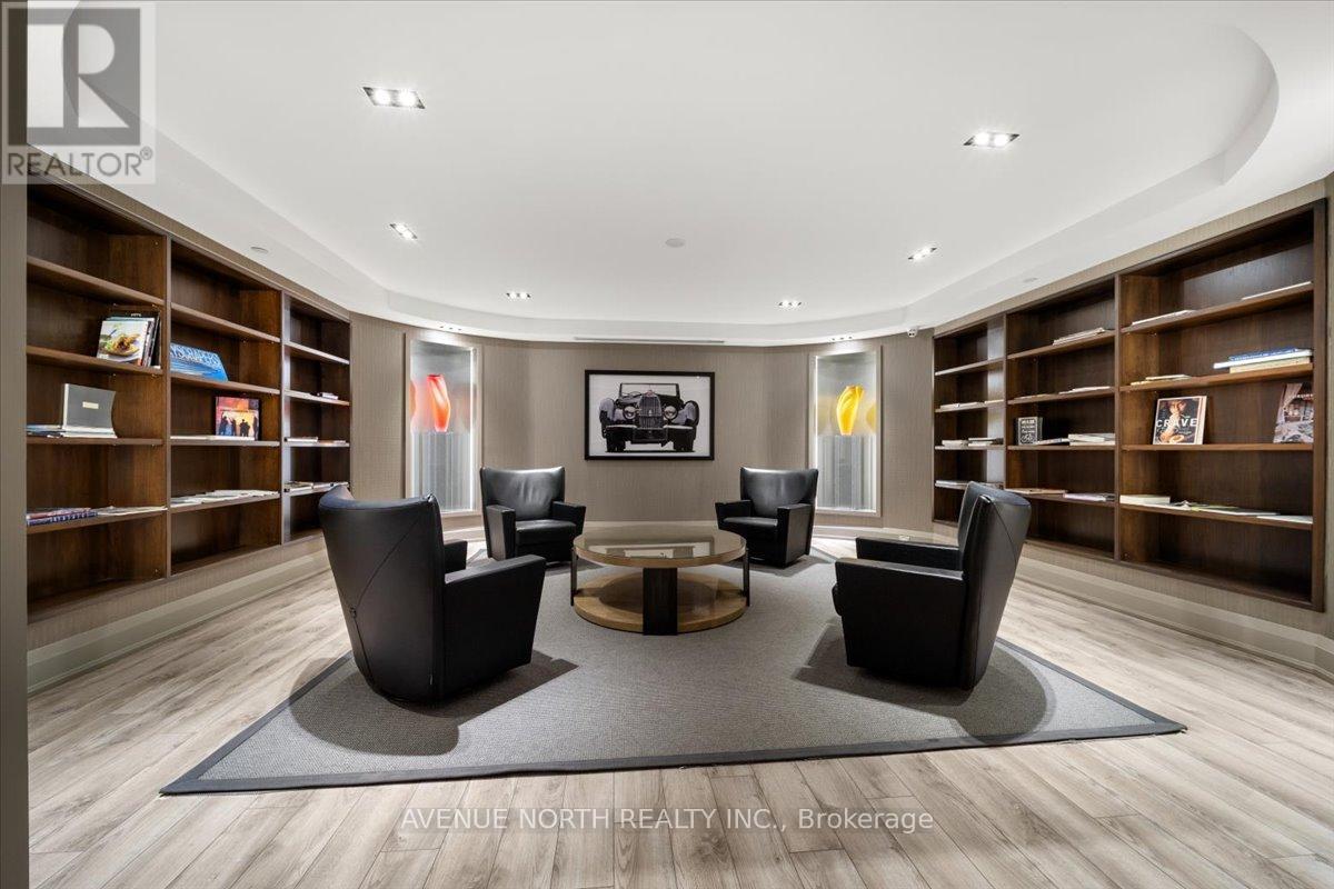 901 - 111 Champagne Avenue S