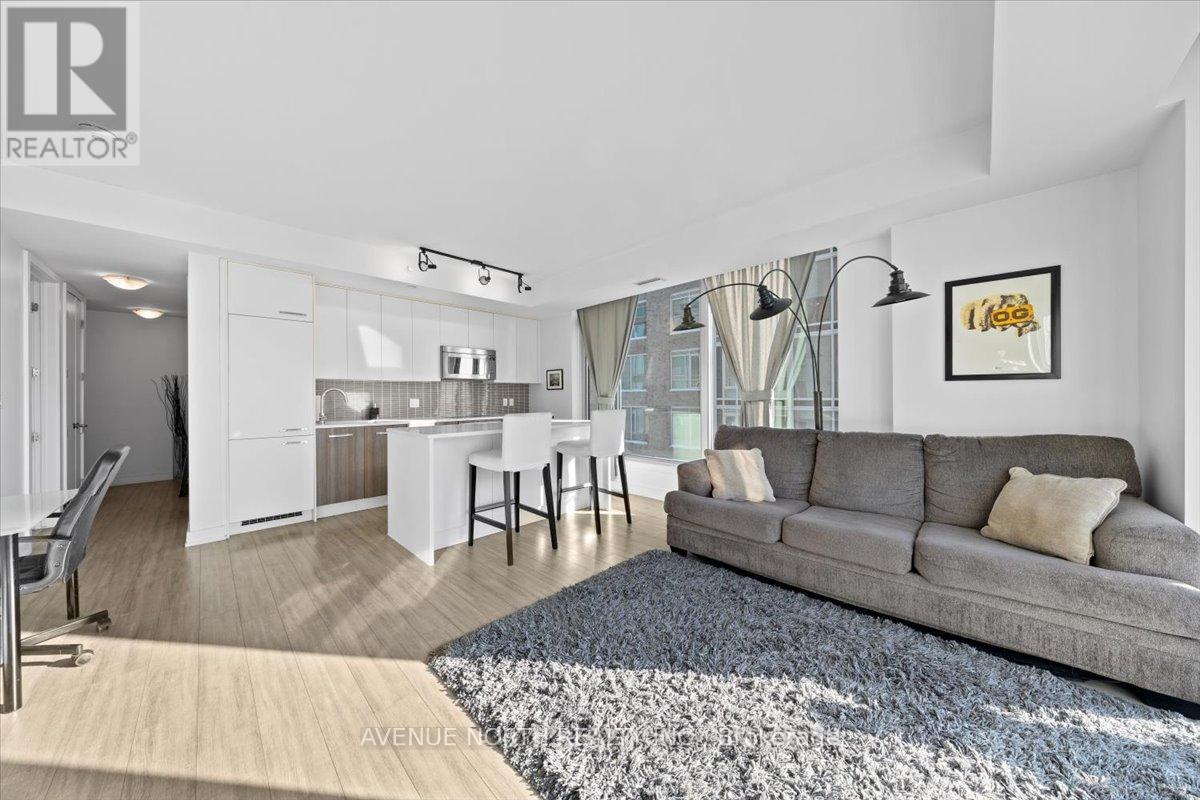 901 - 111 Champagne Avenue S