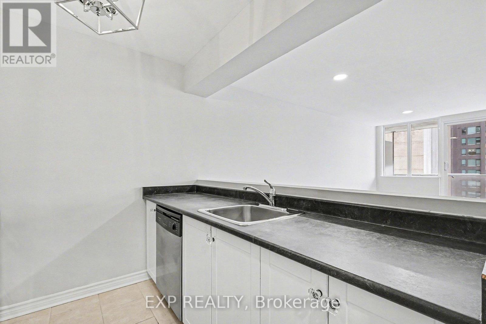 801 - 154 Nelson Street