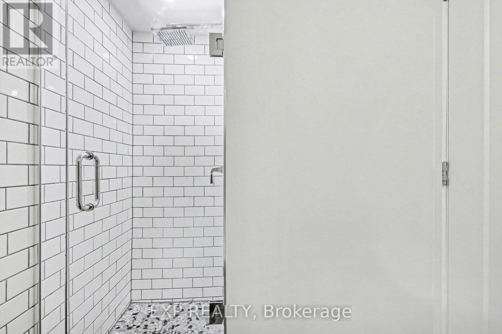 801 - 154 Nelson Street