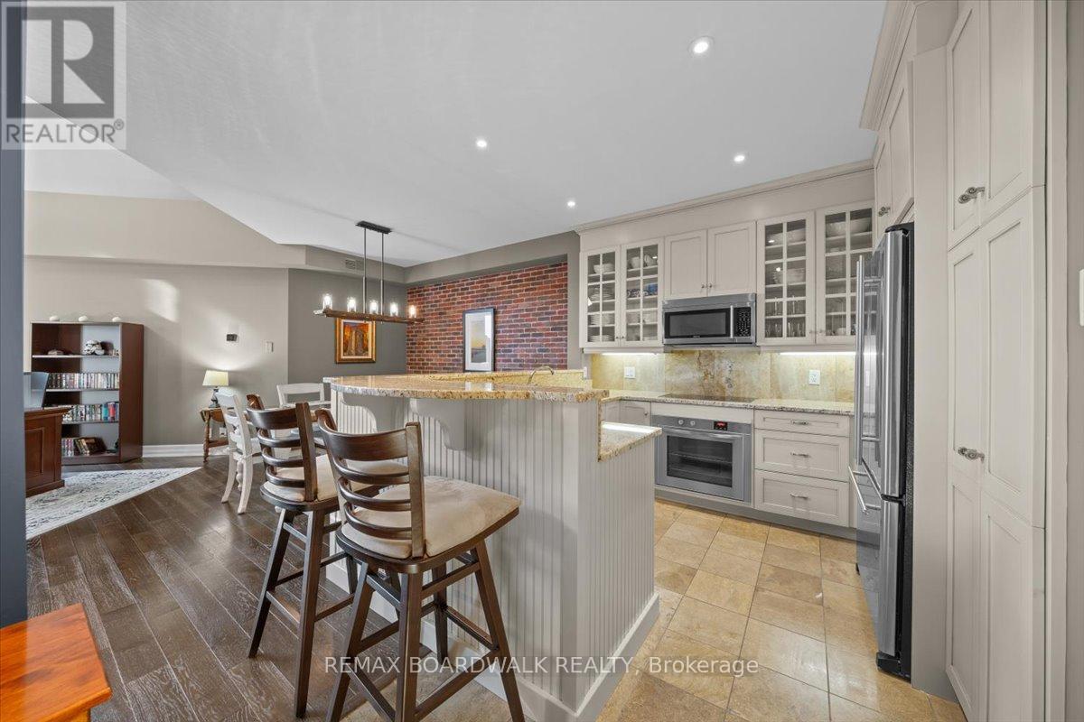 #ph804 - 320 Mcleod Street