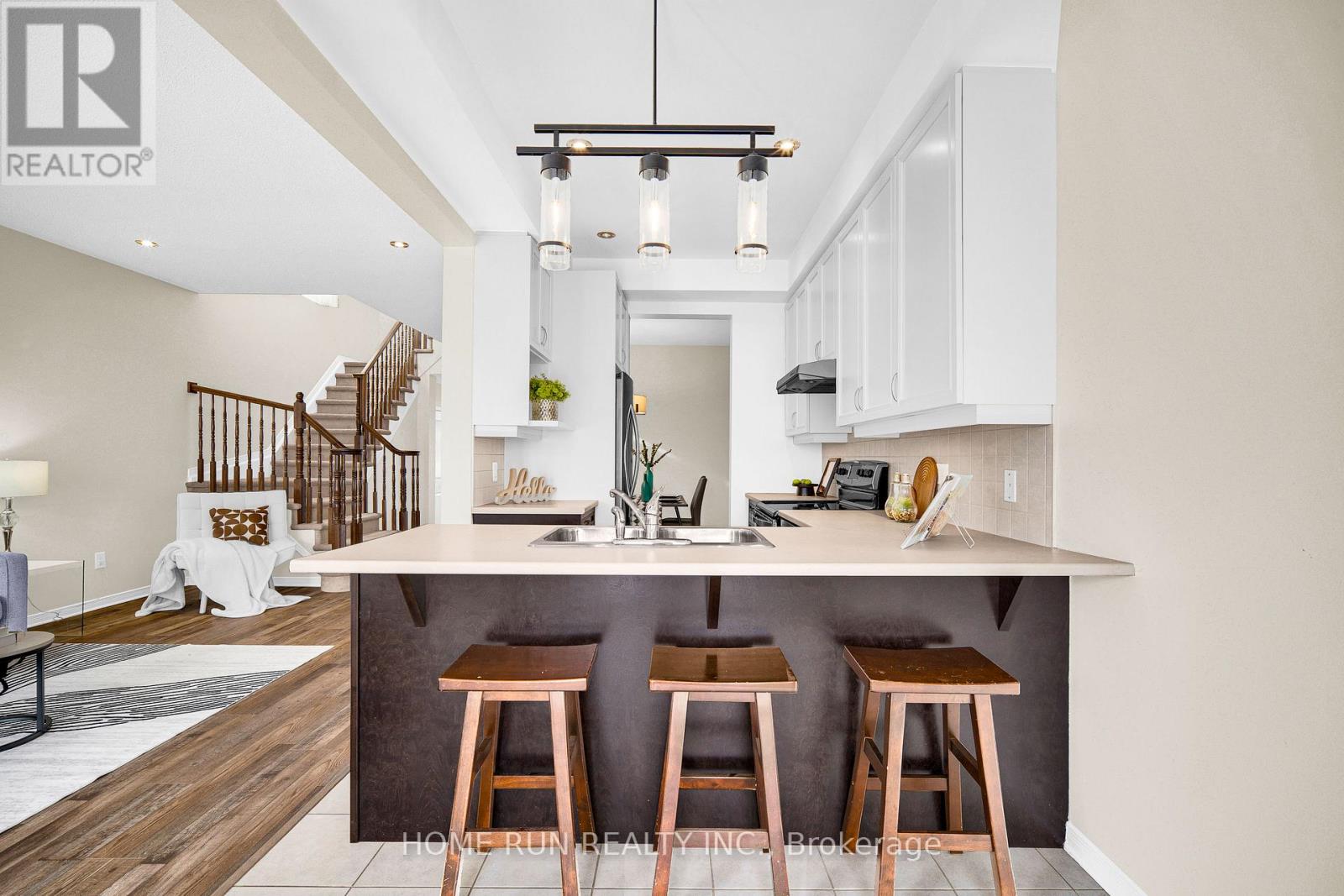 636 Pamplona Private