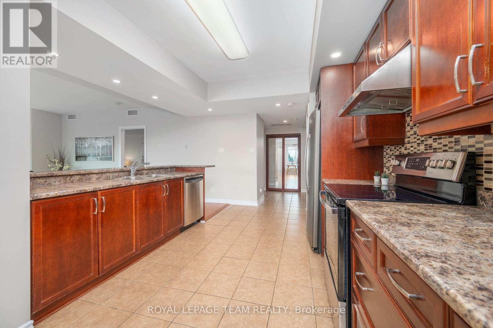 1704 - 200 Rideau Street