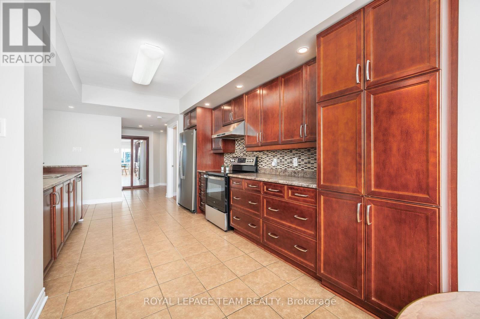 1704 - 200 Rideau Street