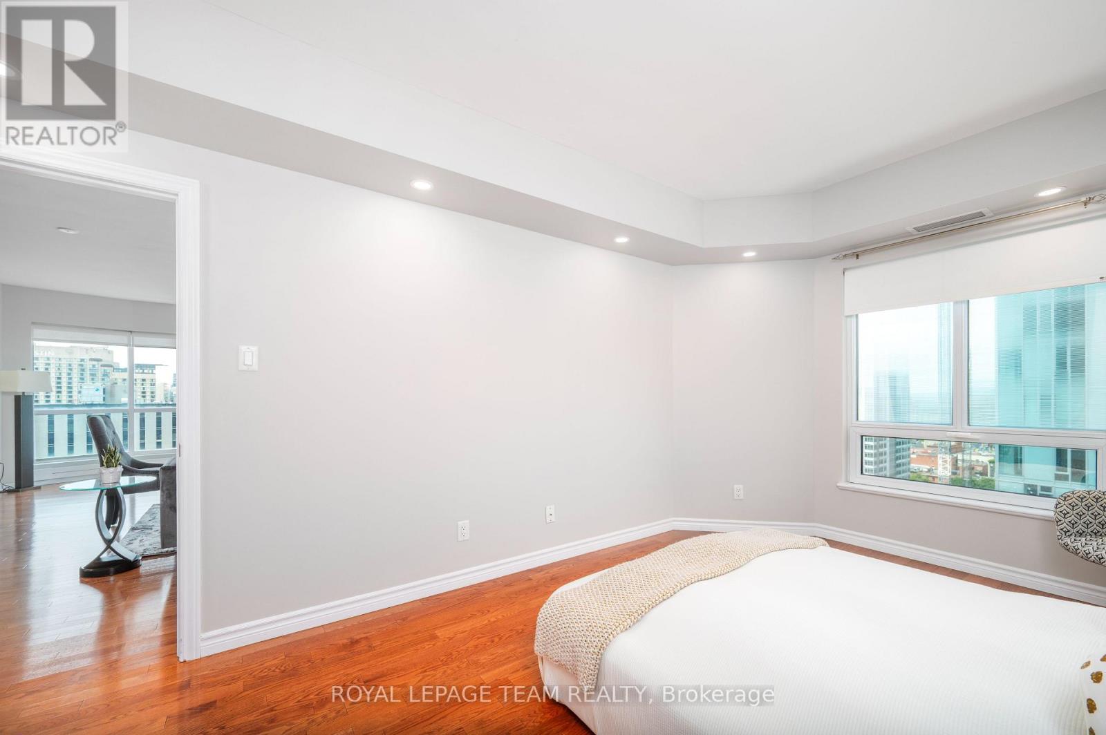 1704 - 200 Rideau Street