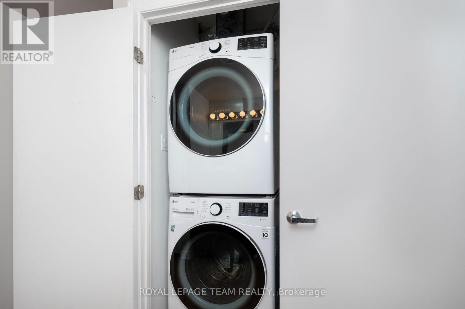 1704 - 200 Rideau Street