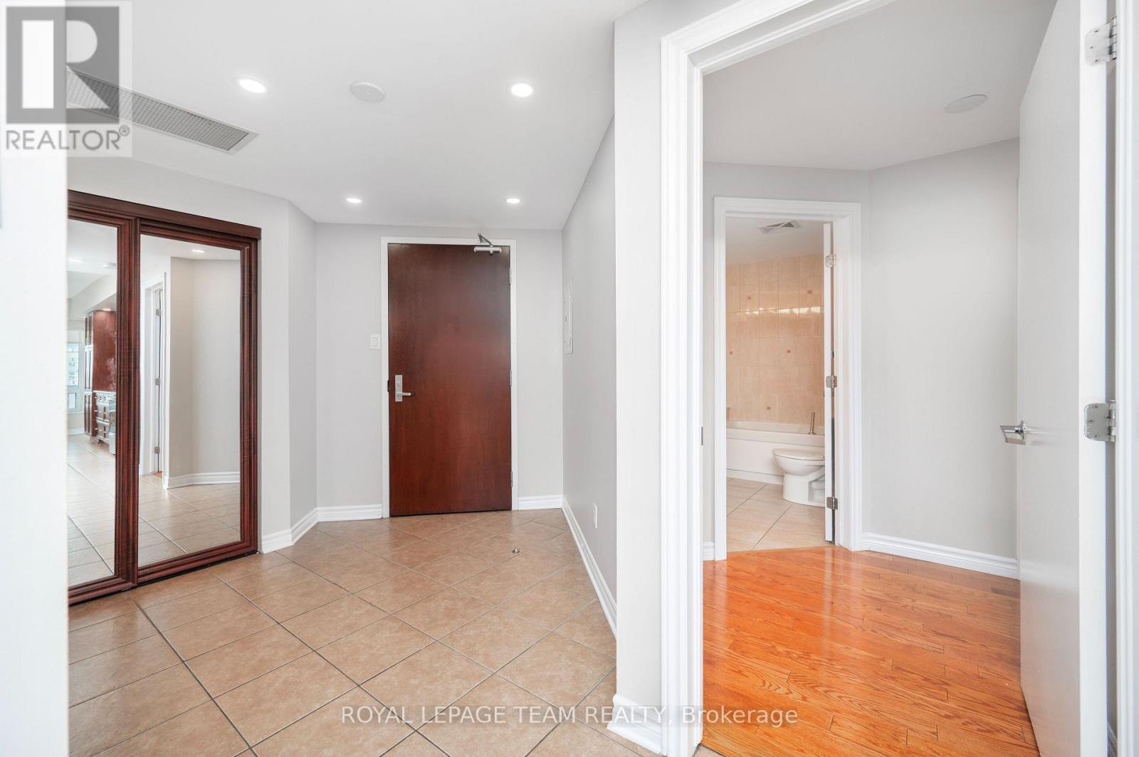 1704 - 200 Rideau Street