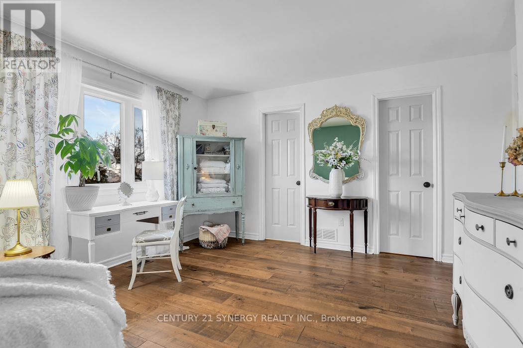 25 Waterton Crescent