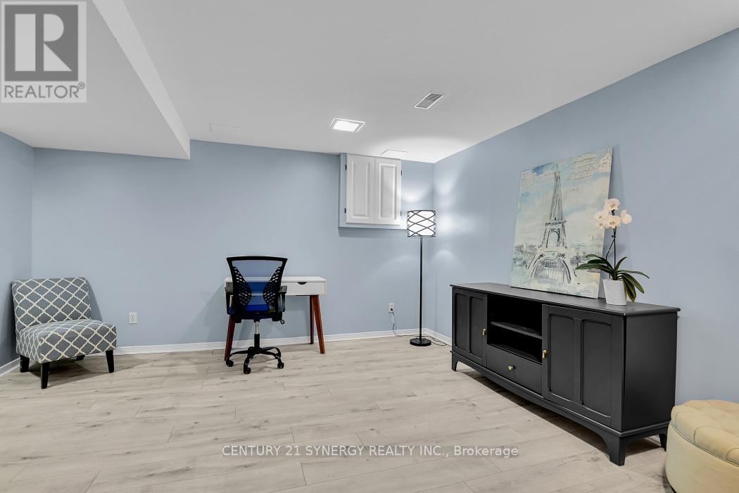 25 Waterton Crescent